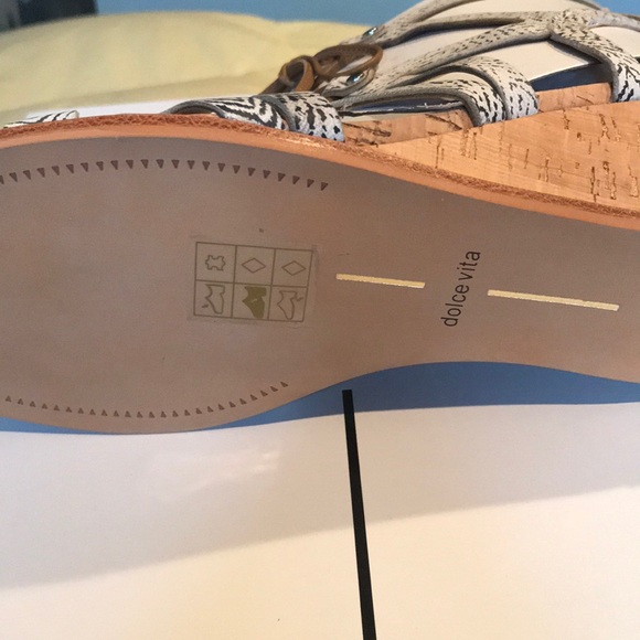Dolce Vita Wedge - Picture 2 of 5